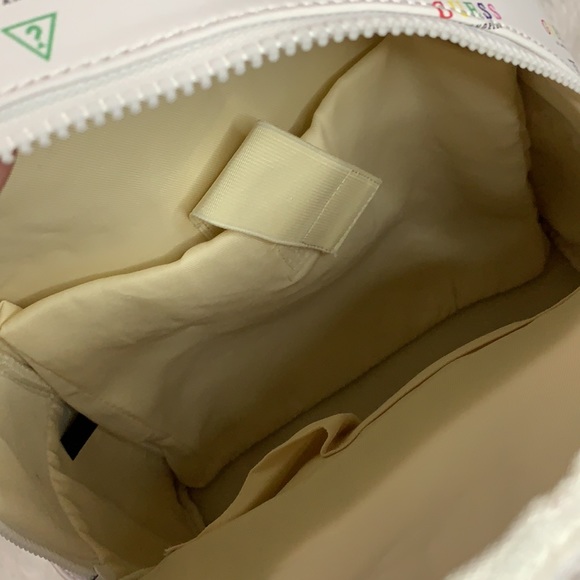 Guess Bagpack - Picture 6 of 9